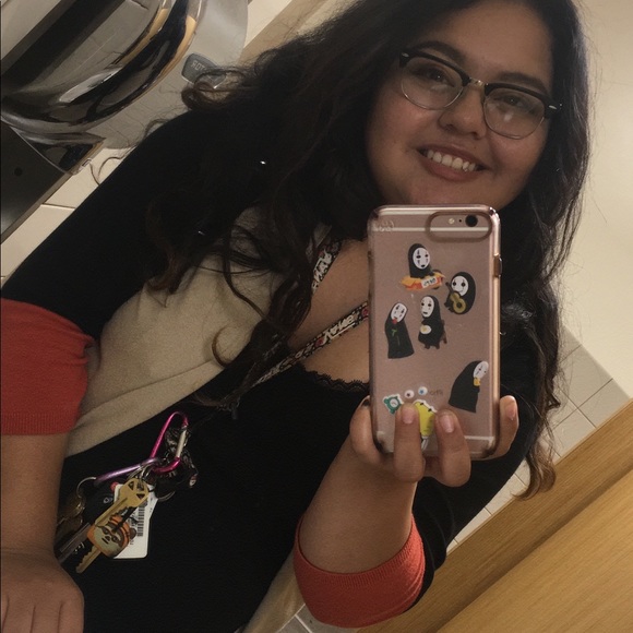 Meet your Posher, Juliana - Picture 2 of 5